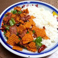 网红湘西锅巴推广图,网红美食，一口咬下，回味无穷！